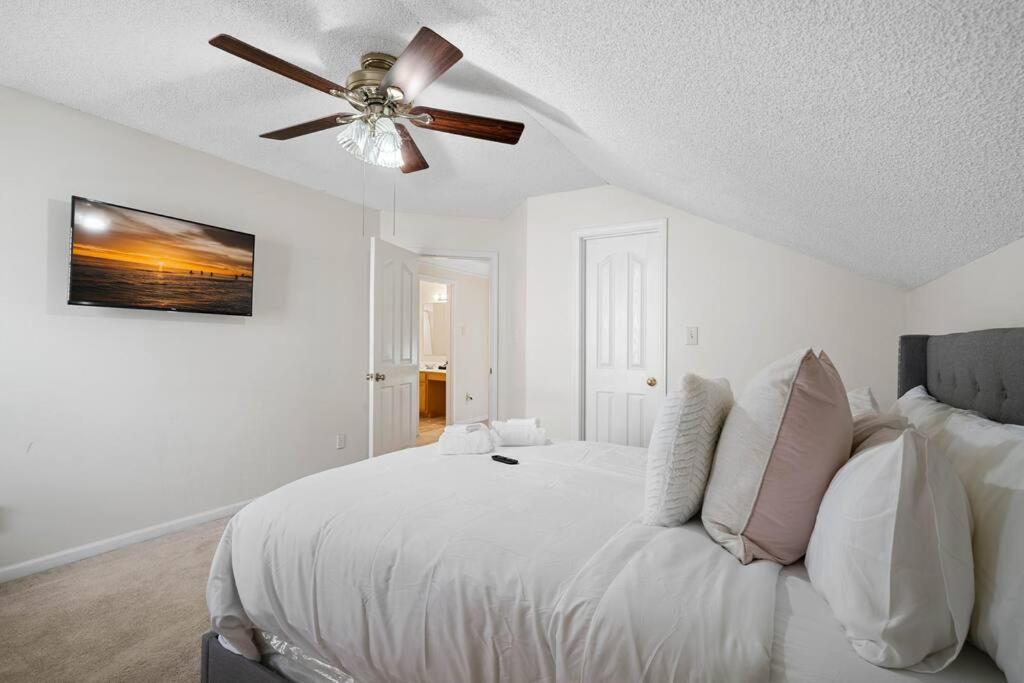 Cozy 4B 2 5B University Home King Beds Jacuzzi Charlotte Eksteriør billede